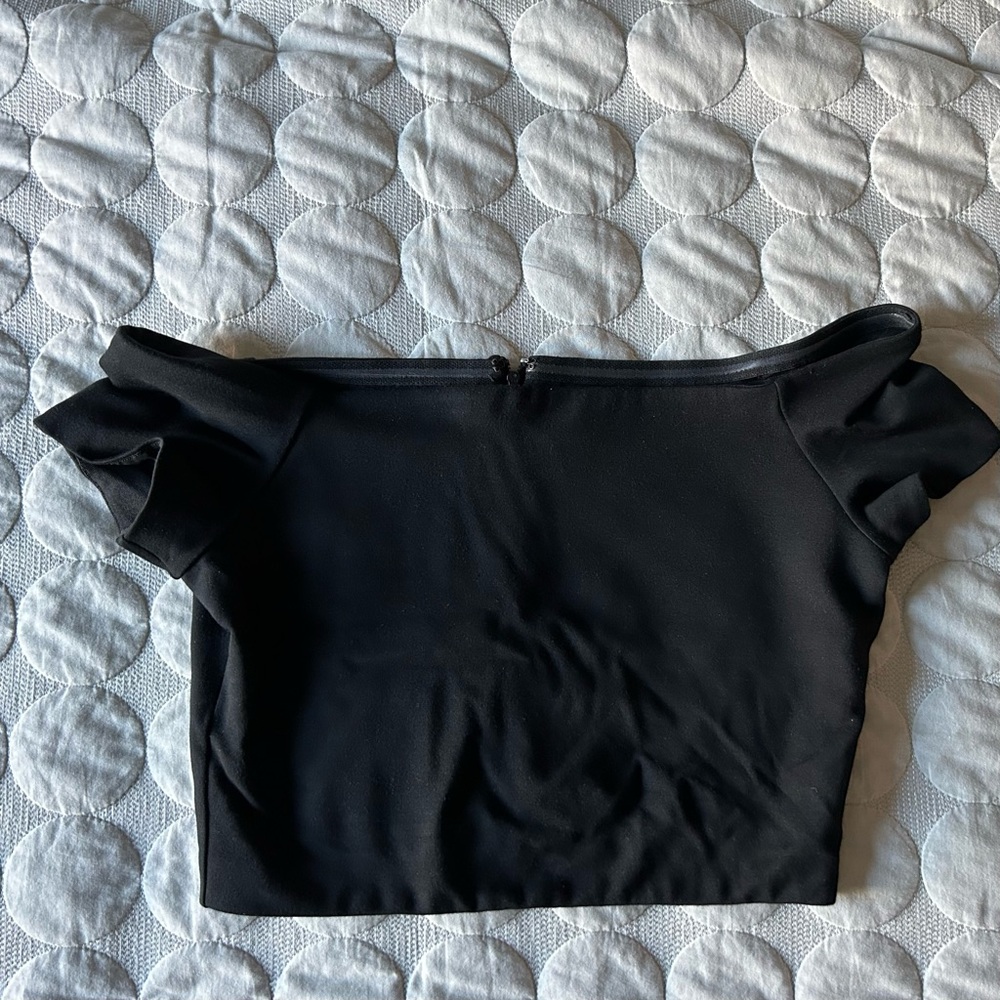 **SOLD** Alice + Olivia Off Shoulder Crop Top - Black - Size L